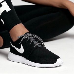 Women’s Nike Roshe One sneakers